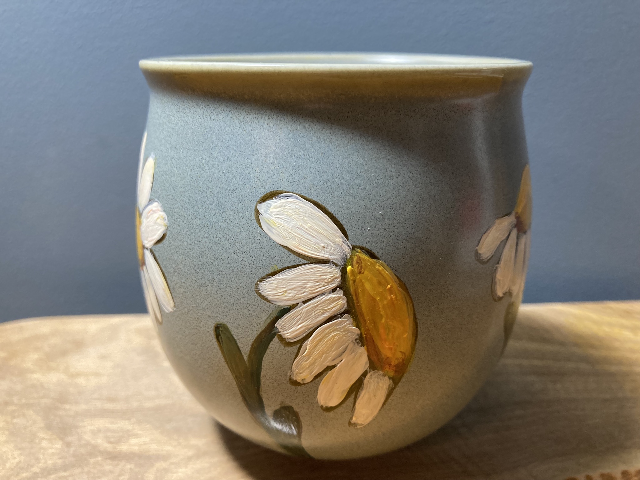 Gray mug - hand-painted with daisies