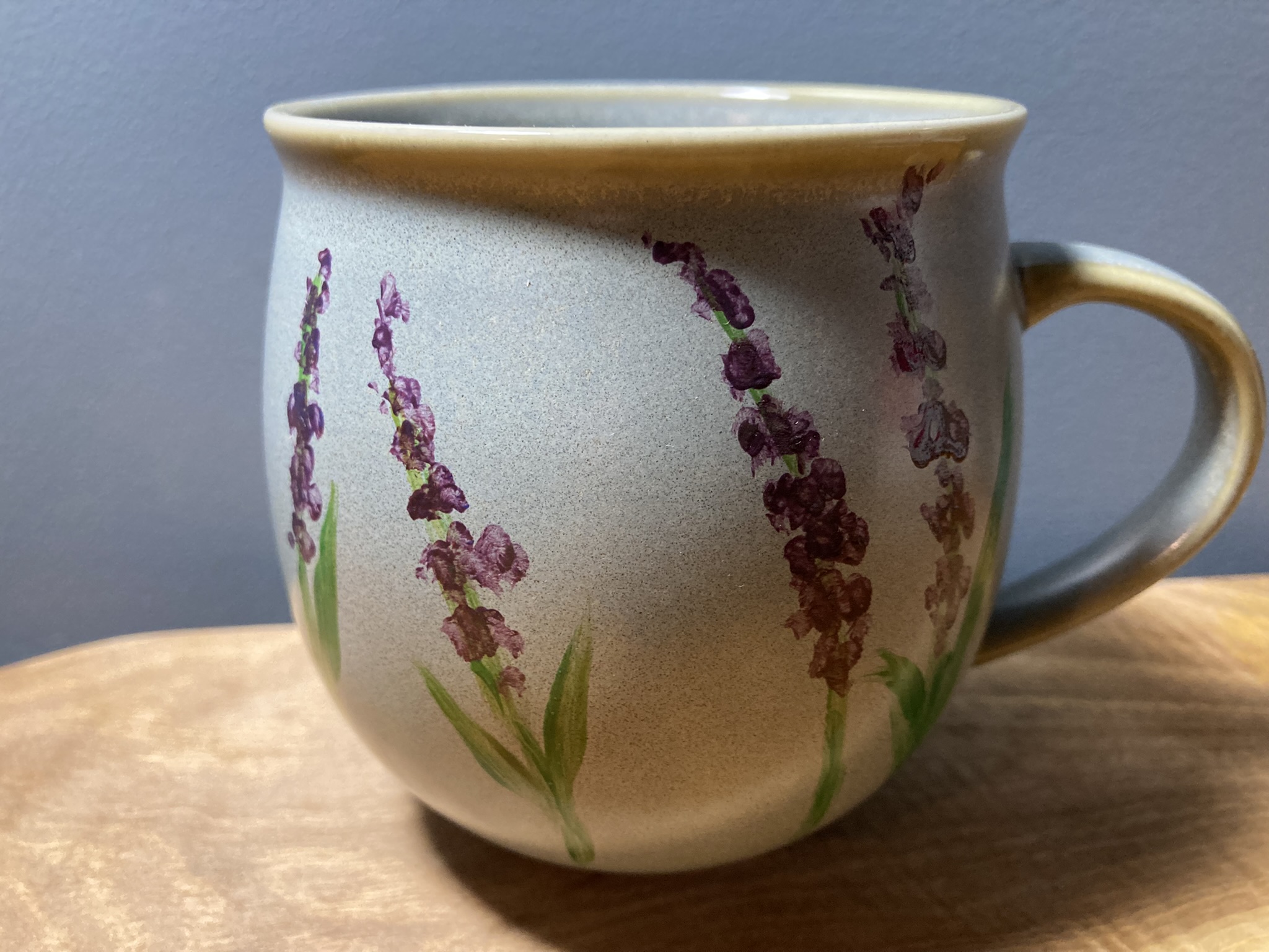 Gray mug hand-painted with heather